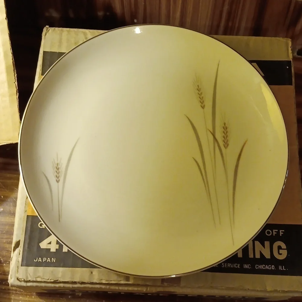 Vintage Platinum Wheat Fine China 4pc place setting in original box